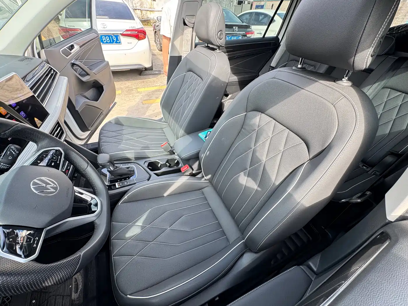 Volkswagen Tiguan L 2022 330TSI Auto 2WD R-Line Premium Edition фото 11
