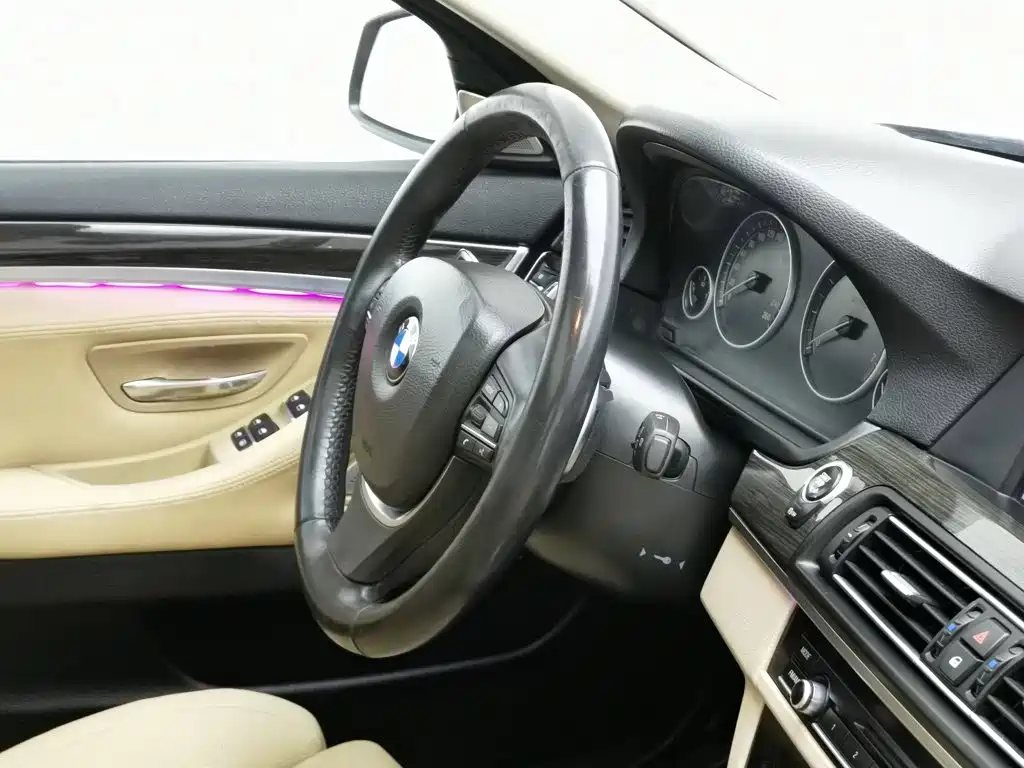 صورة 22 - BMW 5 Series