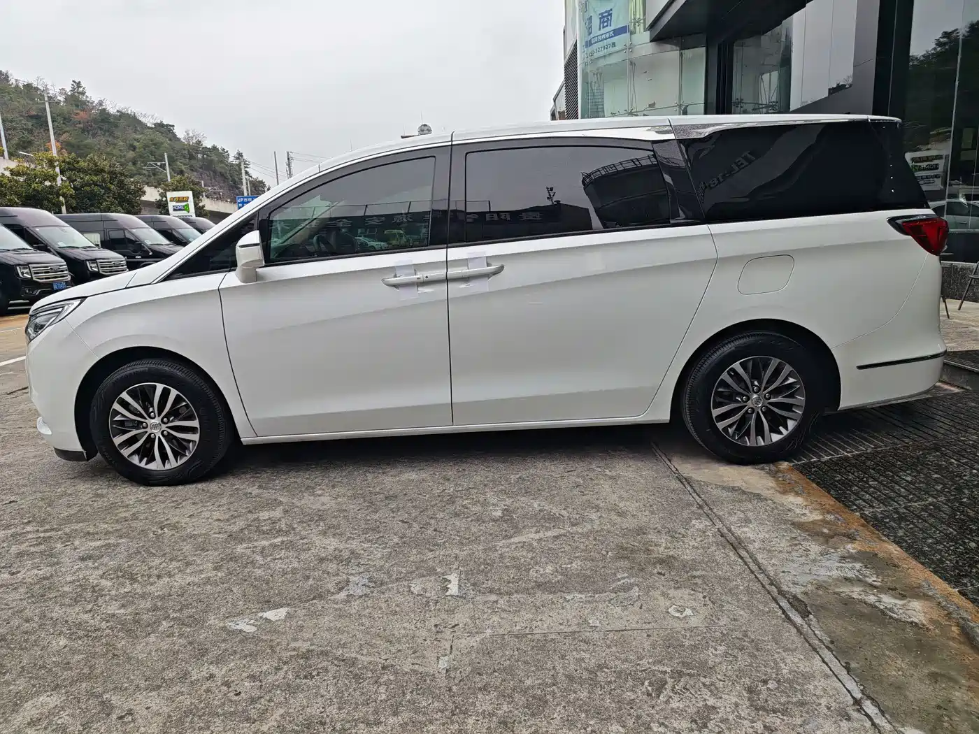 Buick GL8 2017 ES 28T Luxury China V фото 17