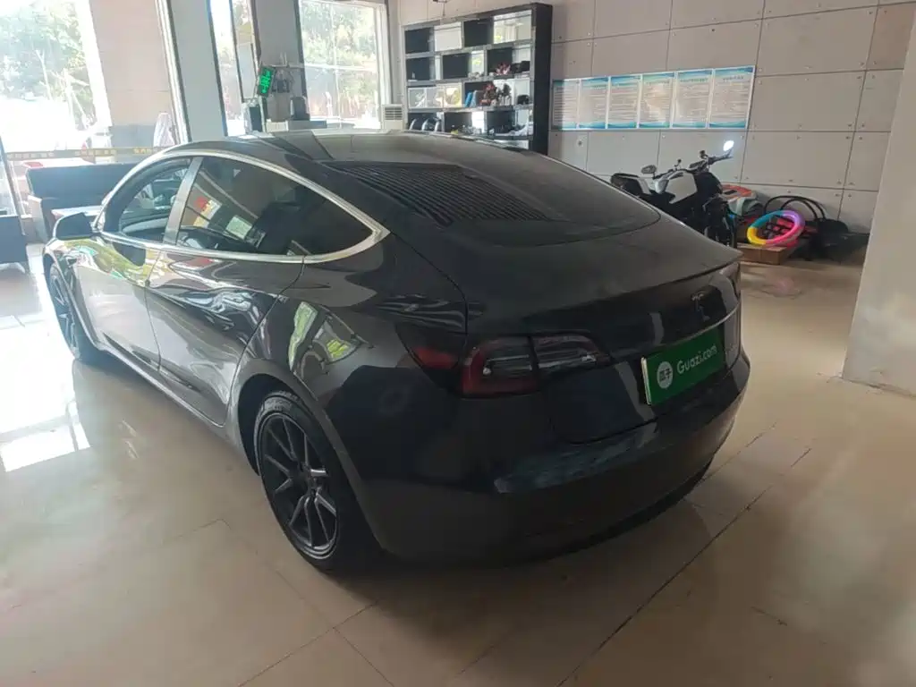 Фото 5 - Tesla Model 3