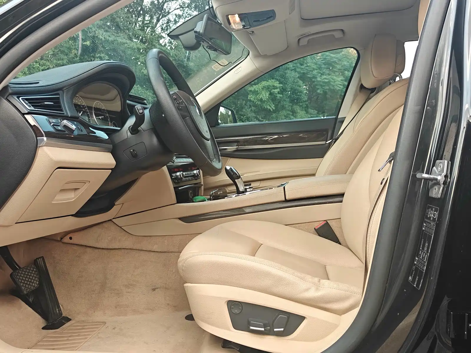 Photo 4 - BMW 7 Series