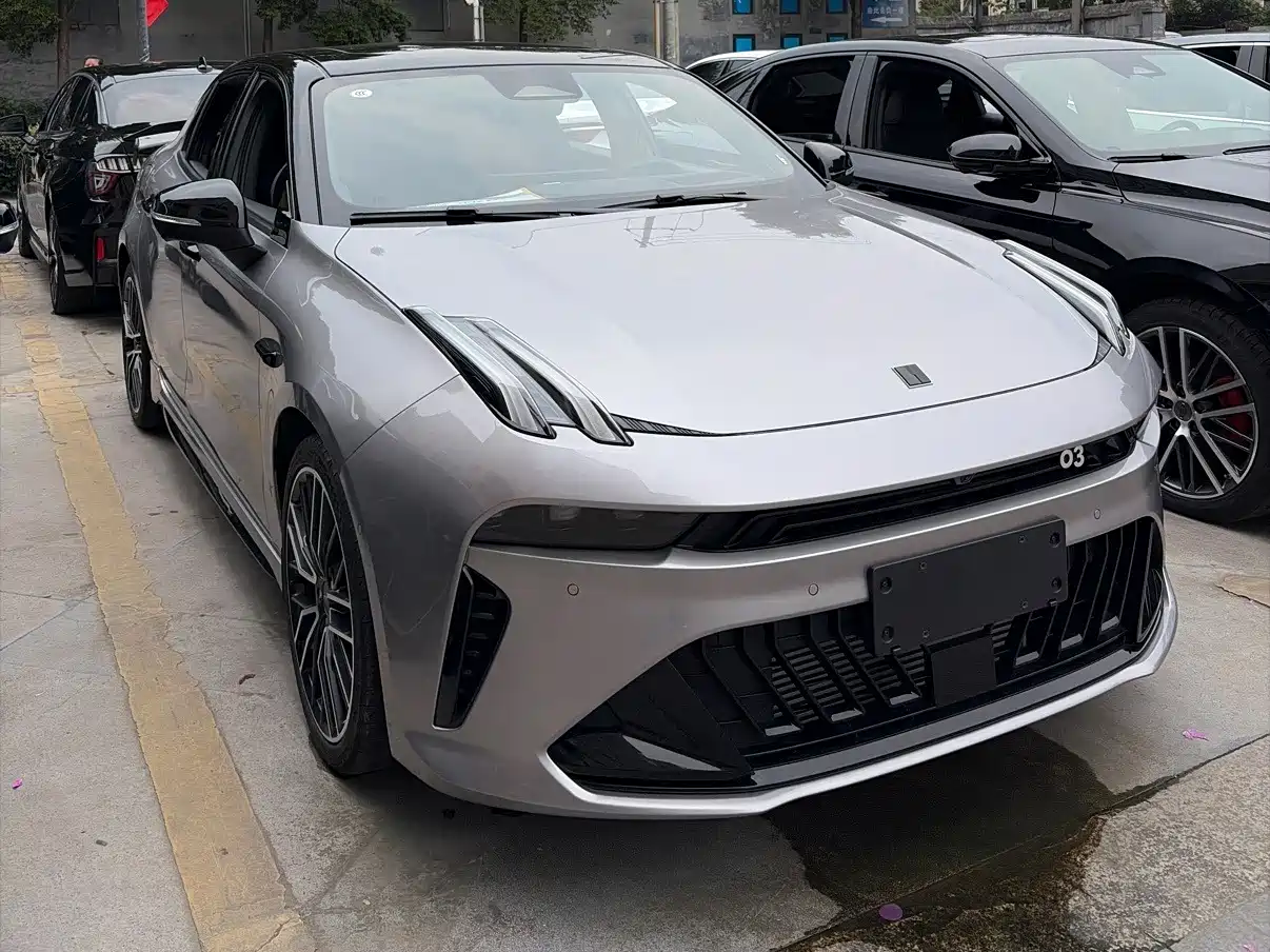 Фото 3 - Lynk & Co 03