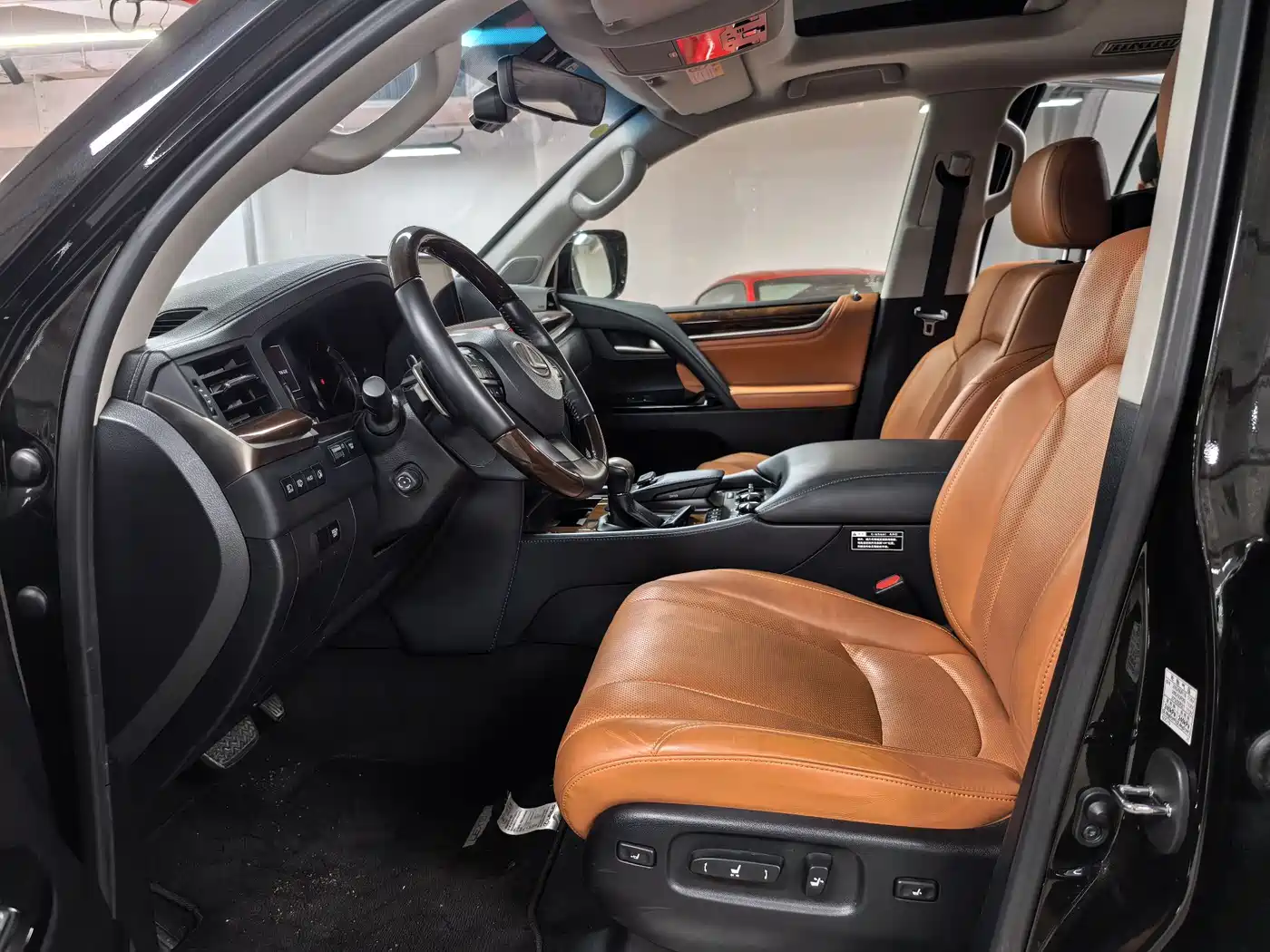 Lexus LX 2017 570 Dynamic Luxury фото 4