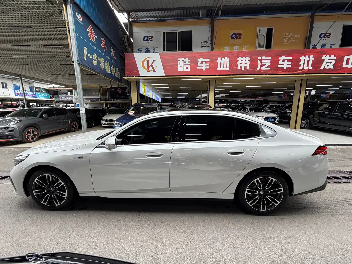 BMW 5 Series 2024 525Li M Sport Package фото 5