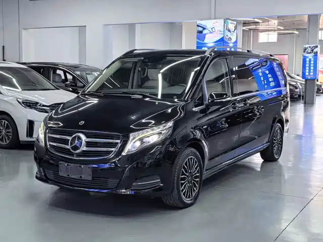 Mercedes-Benz V-Class 2017 Model V 260 L Premium Extended Edition — фото 1