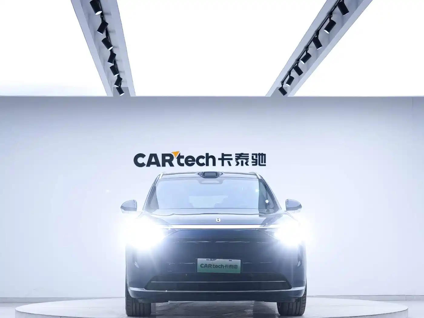 AITO Wenjie AITO M8 2025 Extended Range Ultra 53.4kWh 6-Seater фото 7