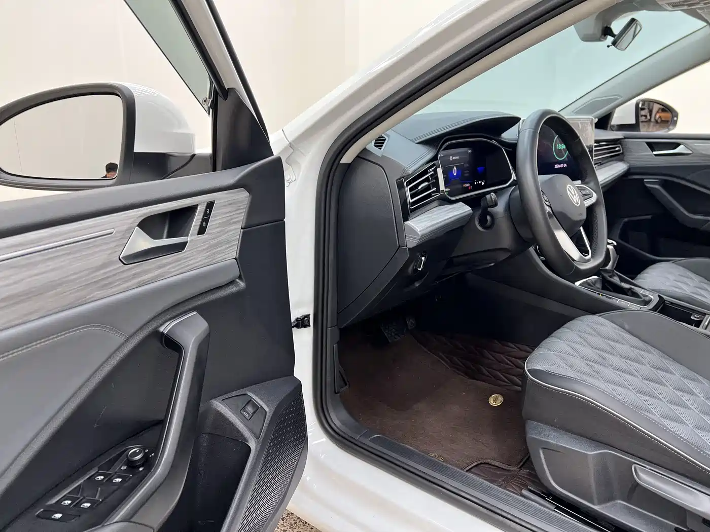 Volkswagen Sagitar 2023 300TSI DSG Surpassing Edition фото 15