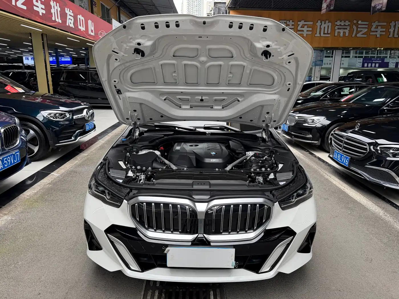 BMW 5 Series 2024 525Li M Sport Package фото 37