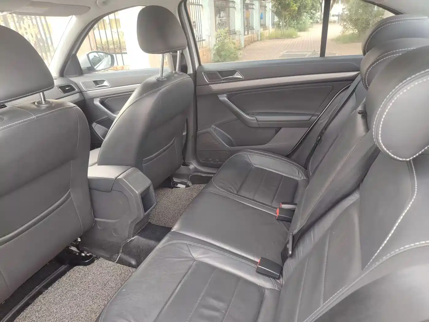 Volkswagen Lavida 2015 1.6L Automatic Comfort Edition фото 8