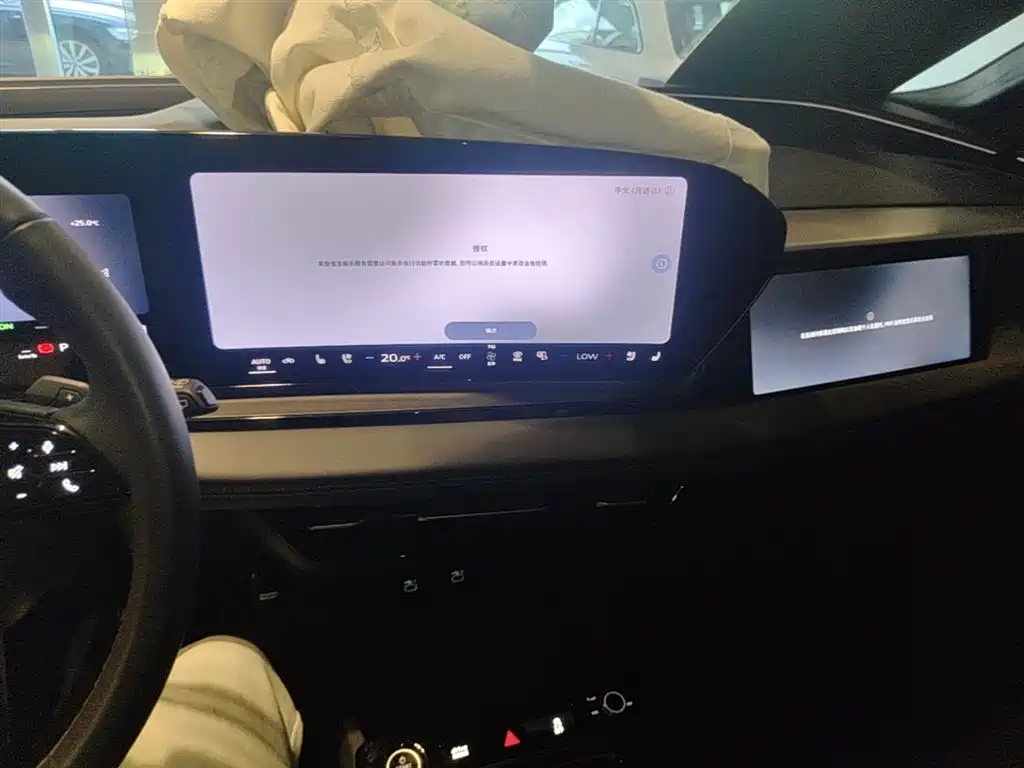 Audi Q6L e-tron 2025 Model Pioneer Edition фото 13