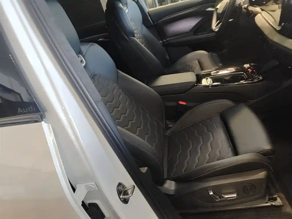 Audi Q6L e-tron 2025 Model Pioneer Edition фото 25
