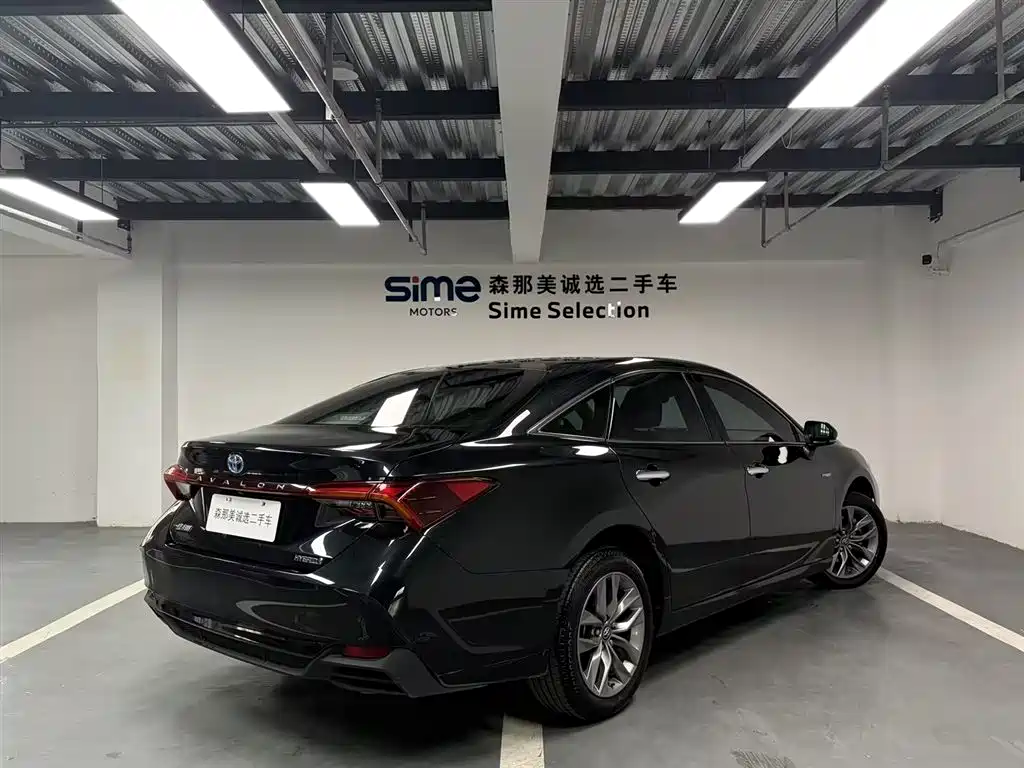 Toyota Avalon 2019 Hybrid 2.5L Luxury Edition China V фото 3