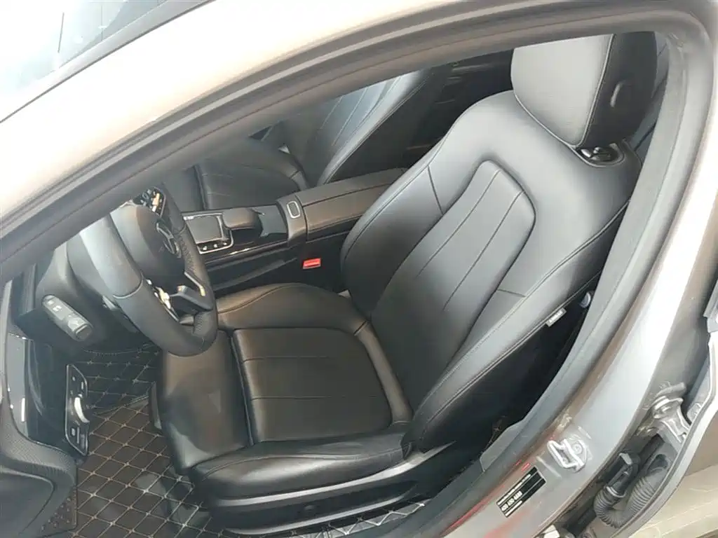 Mercedes-Benz A-Class 2019 Facelift A 200 L фото 15