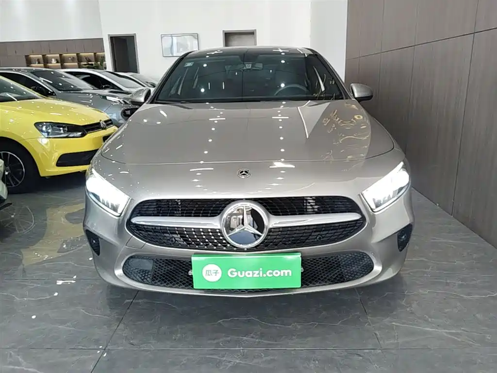 Mercedes-Benz A-Class 2019 Facelift A 200 L фото 3