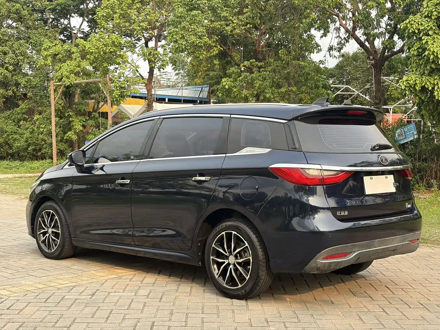 BYD Song MAX 2018 1.5T Auto Smart Connected Elite 6-Seater фото 7