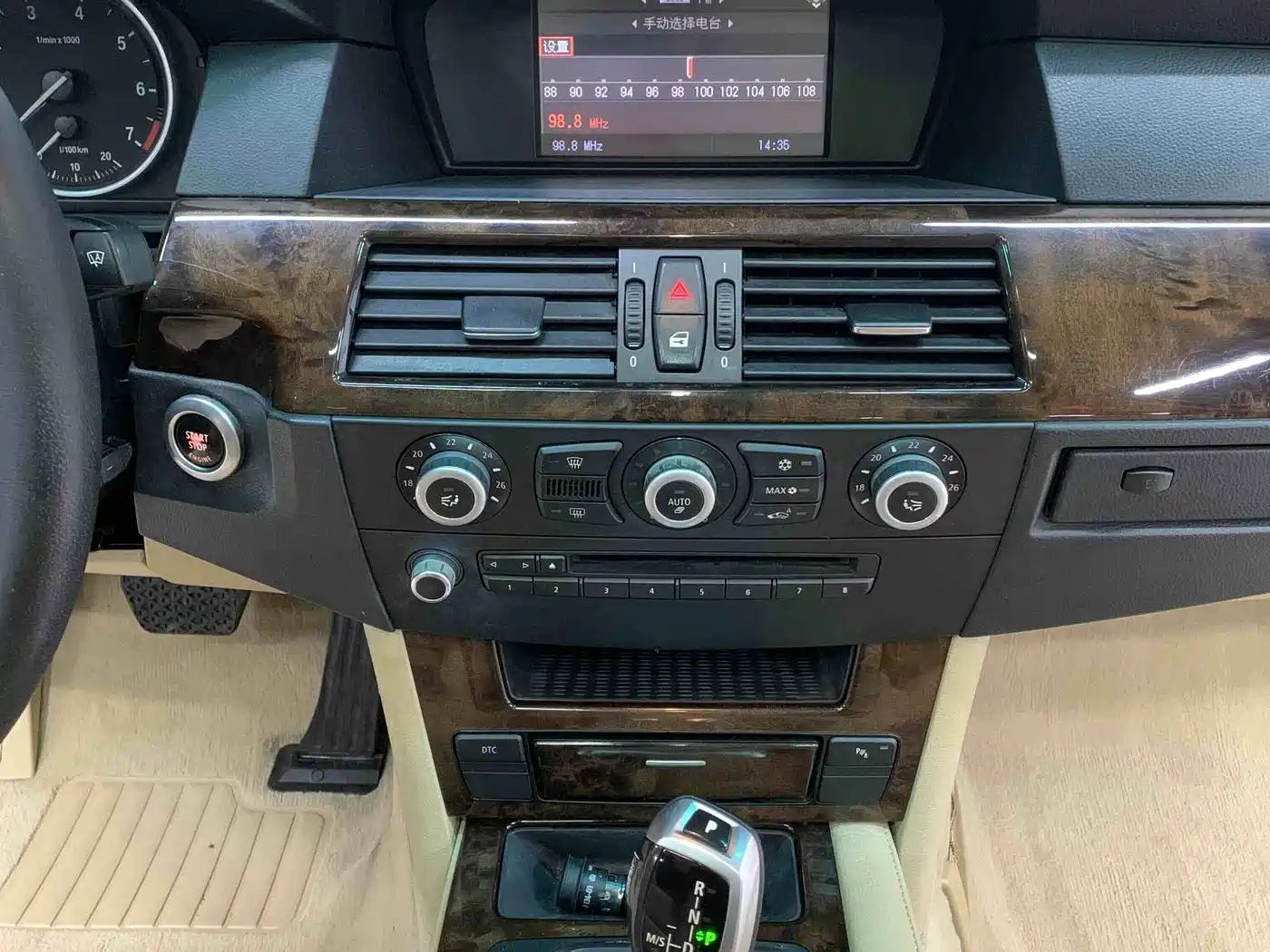 BMW 5 Series 2010 520Li Leading фото 8