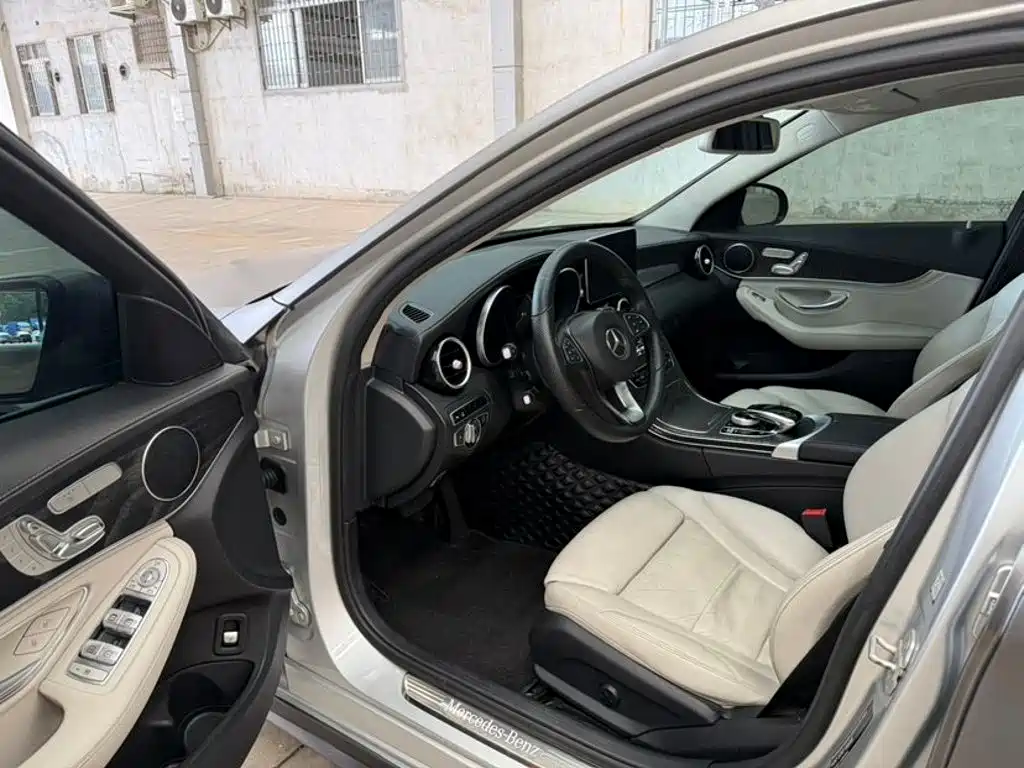 Photo 4 - Mercedes-Benz C-Class