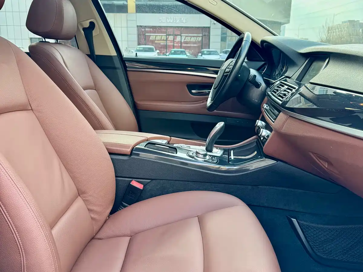 BMW 5 Series 2013 520Li Elegance фото 12