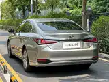 Photo 13 - Lexus ES