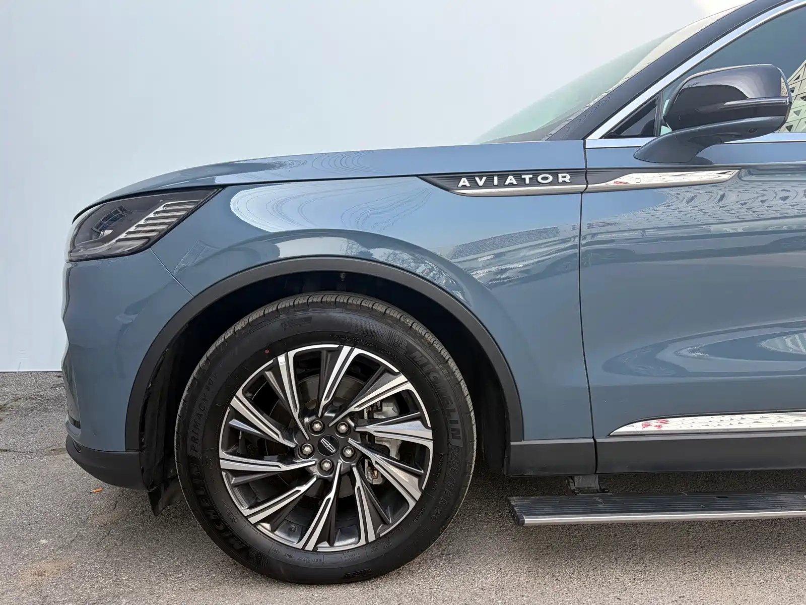 Photo 14 - Lincoln Aviator