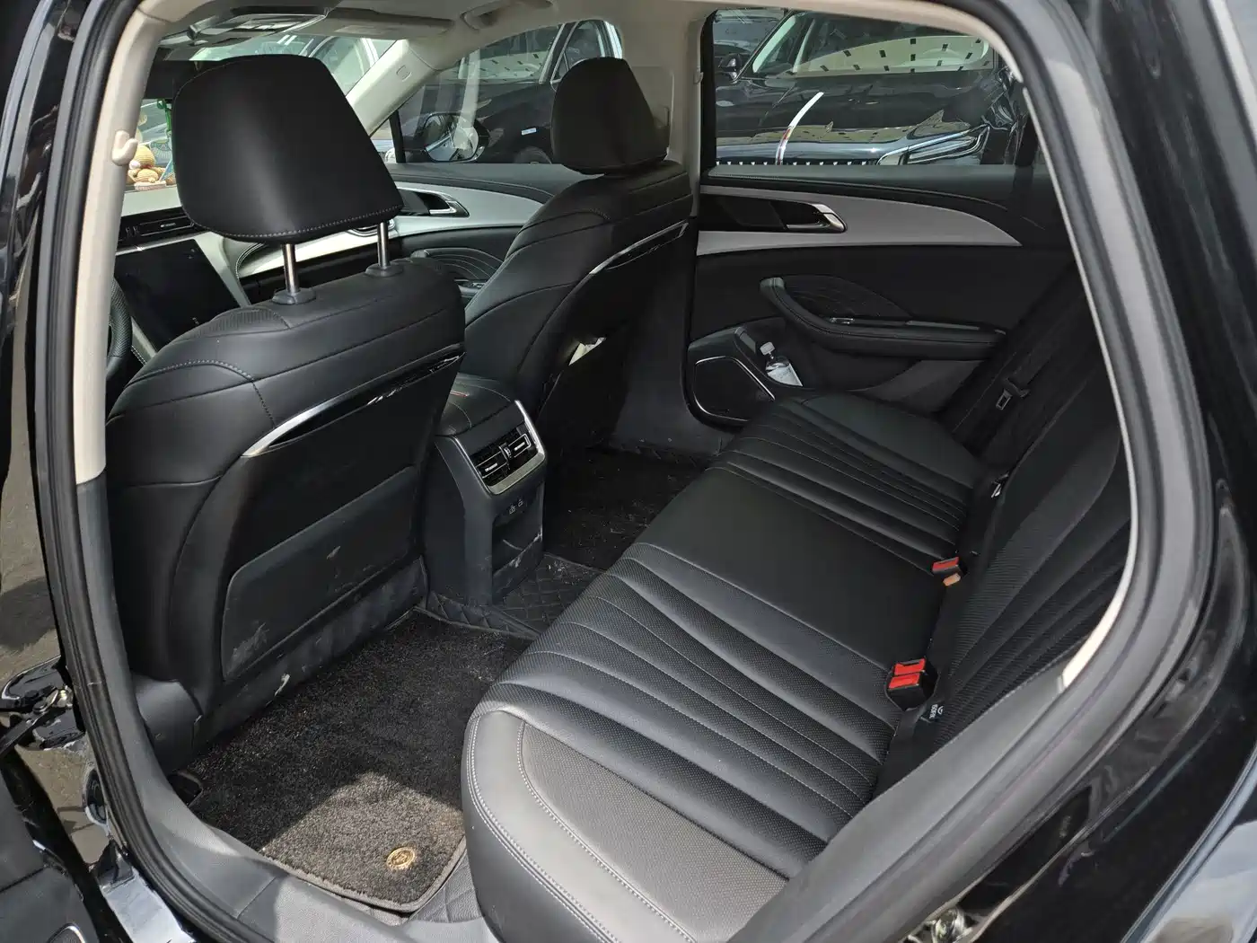 Фото 8 - Hongqi H5