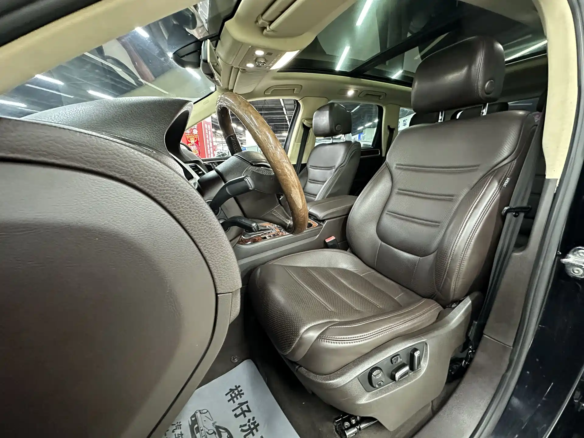 Фото 29 - Volkswagen Touareg