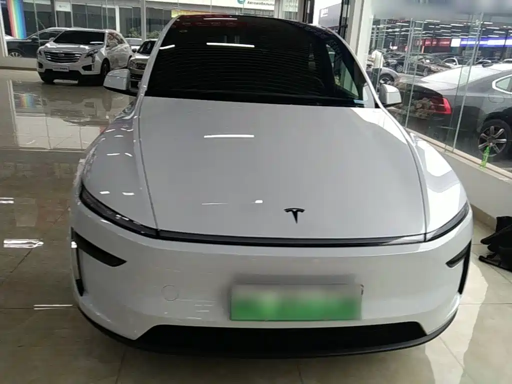 Photo 3 - Tesla Model Y L
