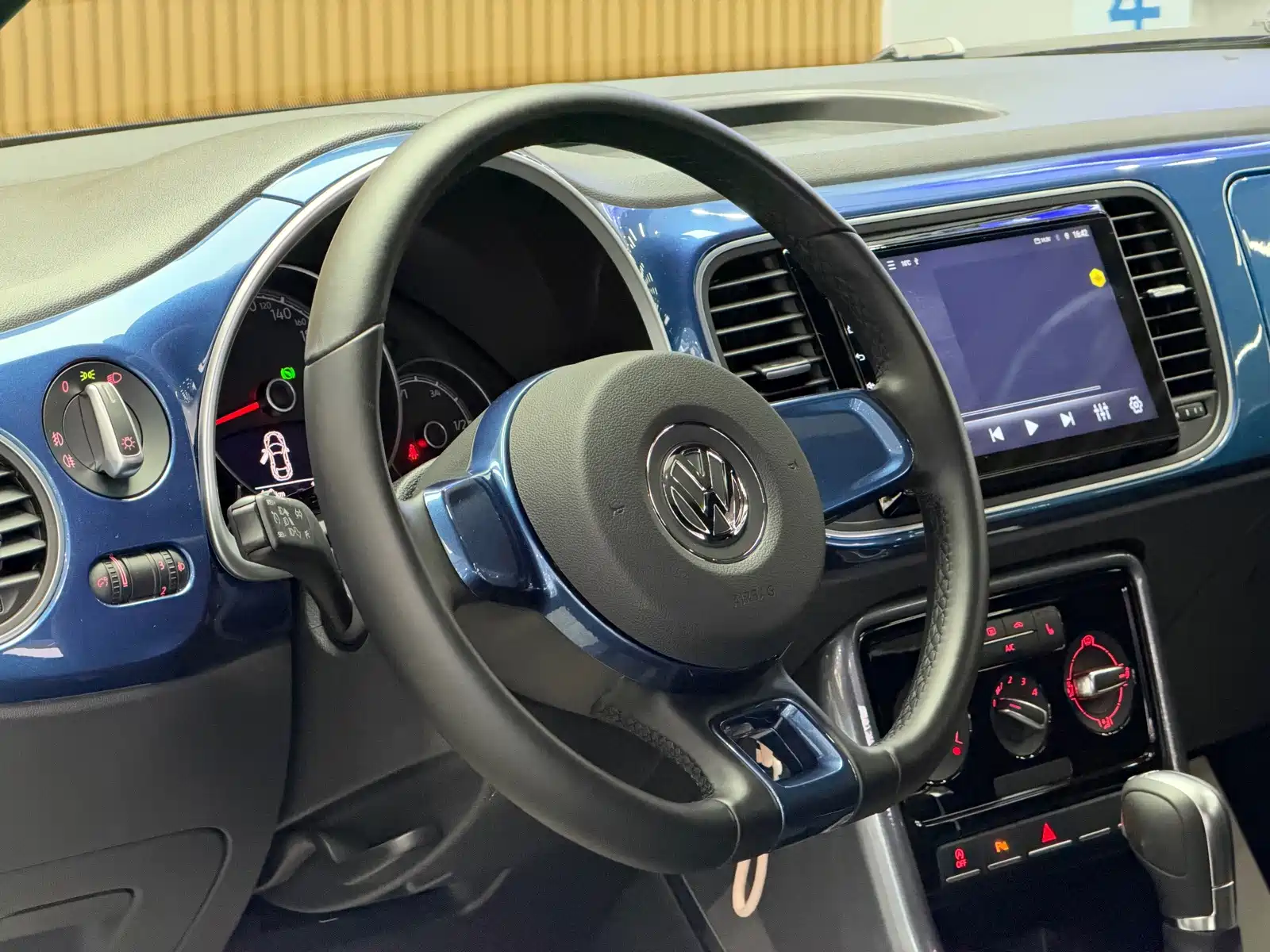 Photo 8 - Volkswagen Beetle