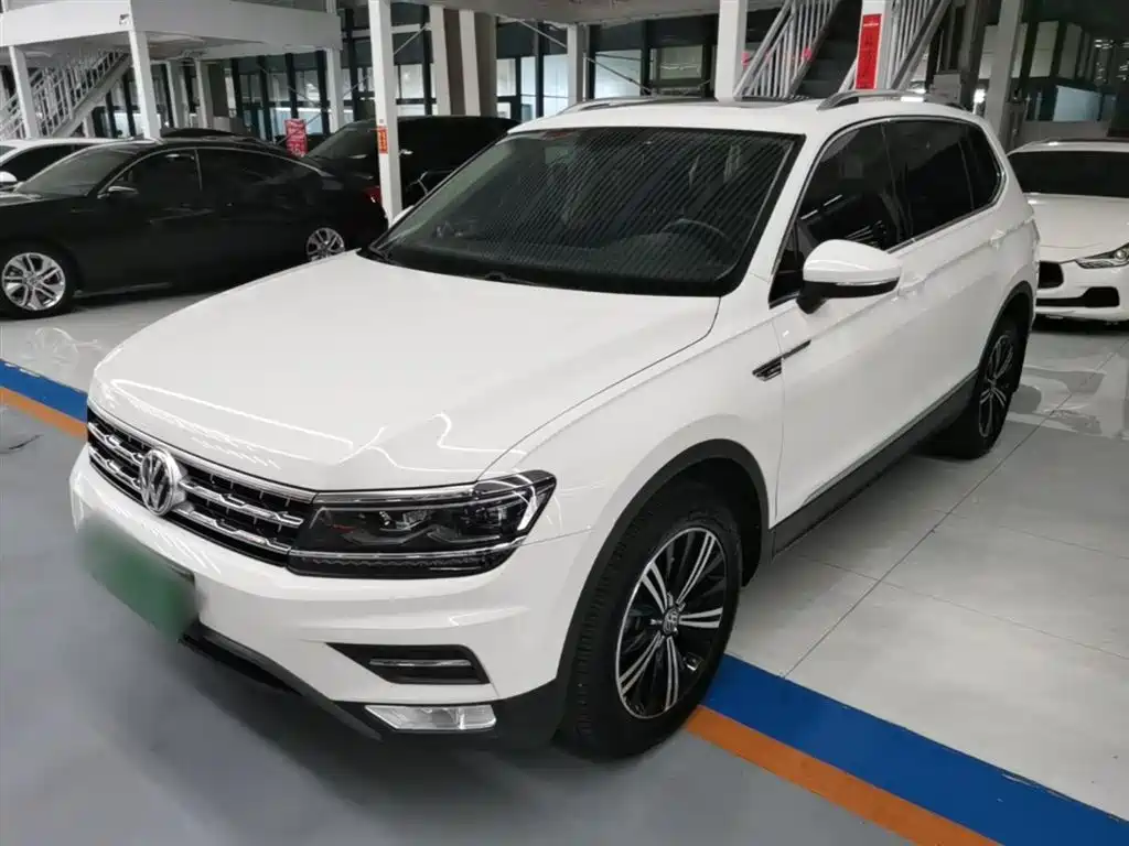 Volkswagen Tiguan L 2018 380TSI Automatic AWD Luxury Edition фото 2