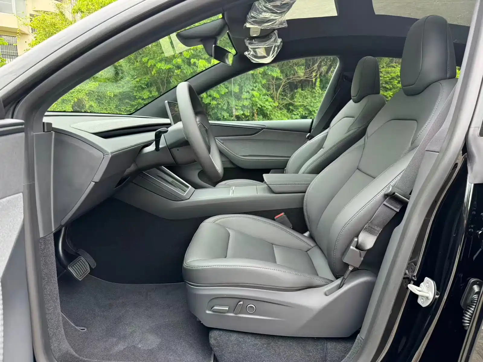 Photo 10 - Tesla Model Y