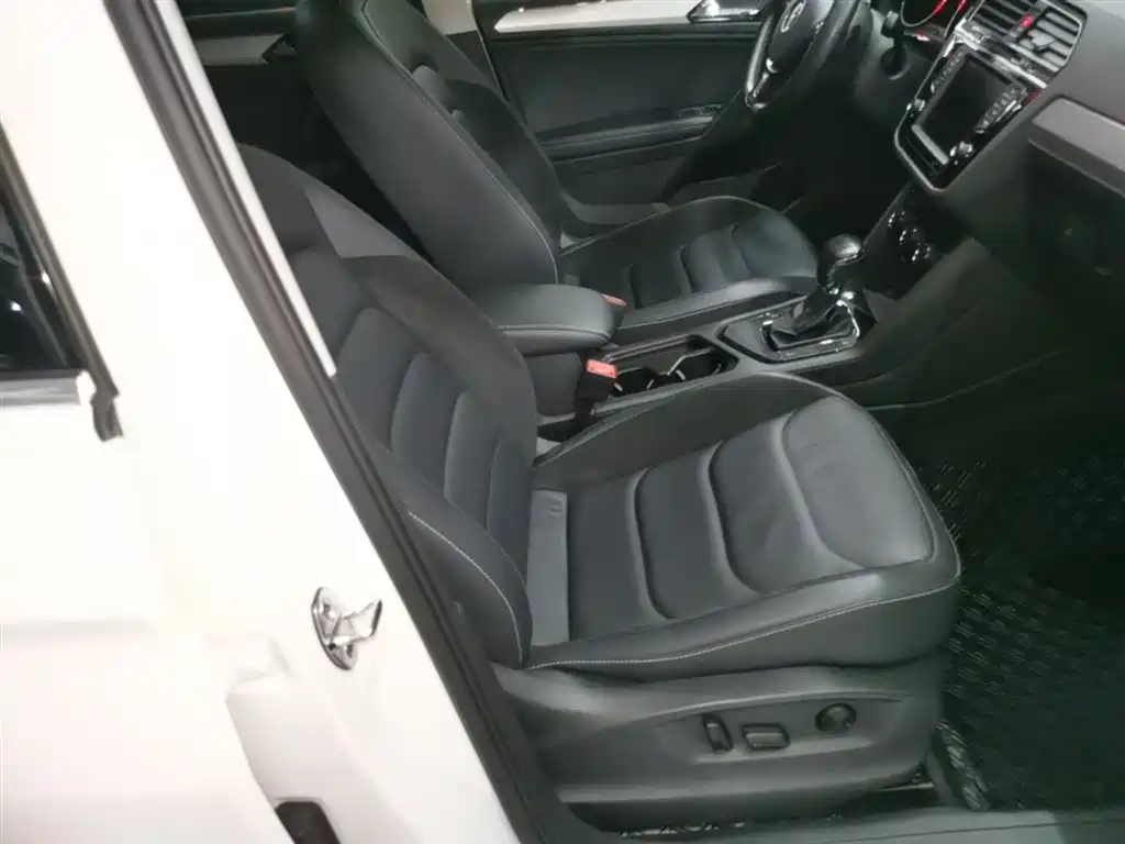 Volkswagen Tiguan L 2018 380TSI Automatic AWD Luxury Edition фото 25
