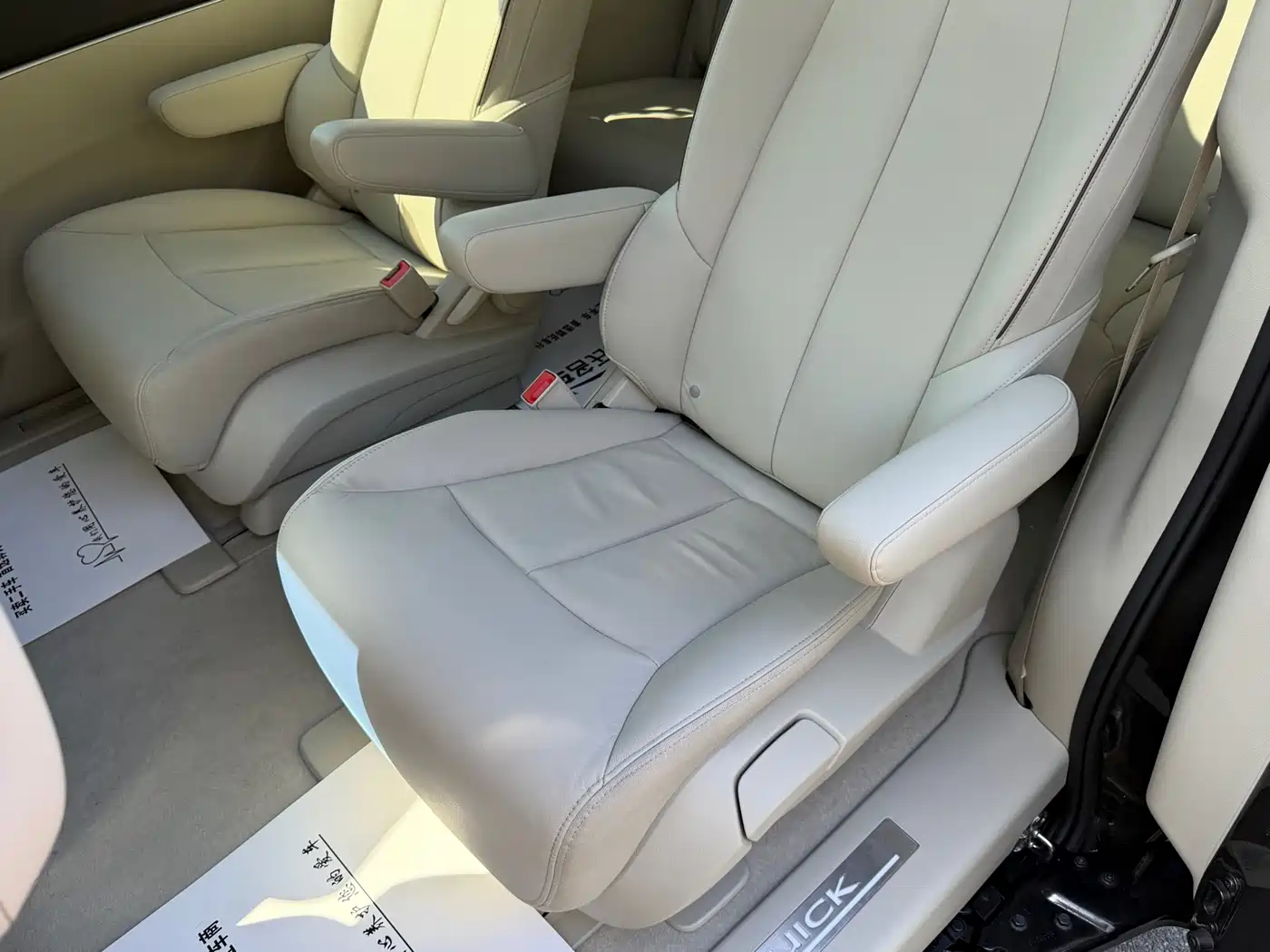 Buick GL8 2021 Land Business Class 652T Premium фото 16