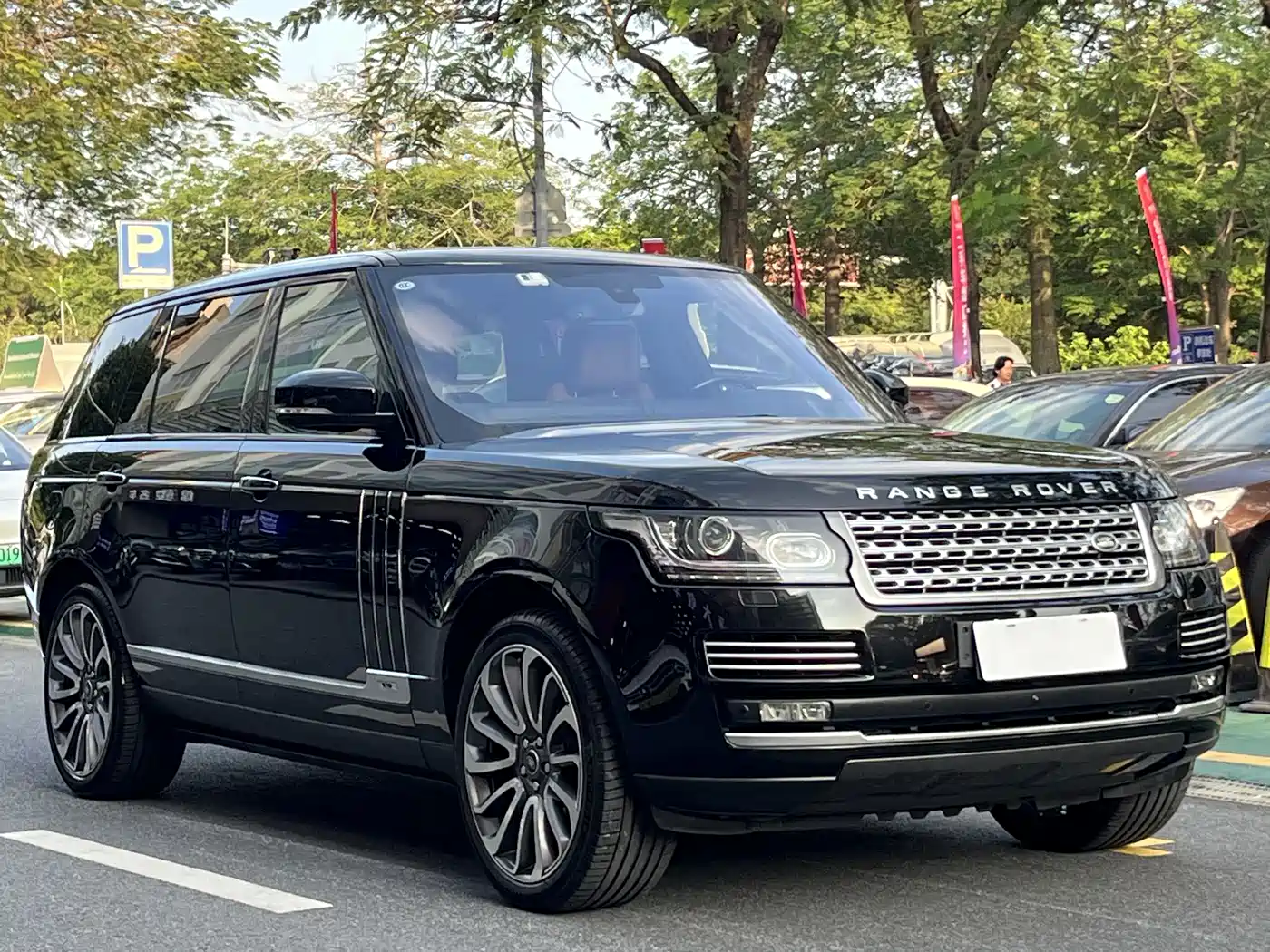 Land Rover Range Rover 2015 3.0 TDV6 Vogue SE Genesis Extended Edition фото 2