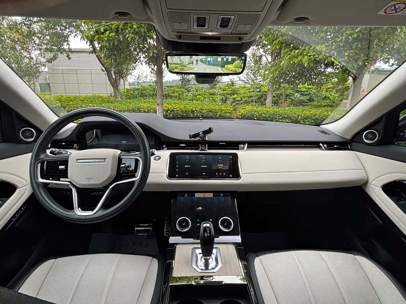 Land Rover Range Rover Evoque 2023 Range Rover Evoque L 249PS Luxury Edition фото 11