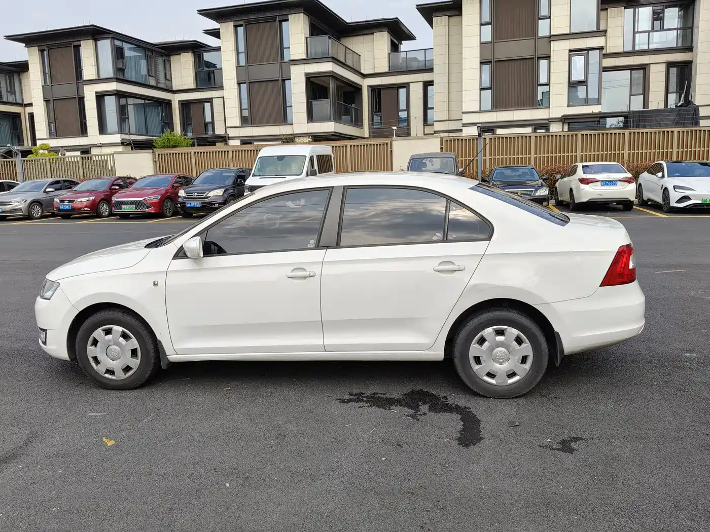 Škoda Rapid 2015 1.6L Manual Joy Selection фото 10