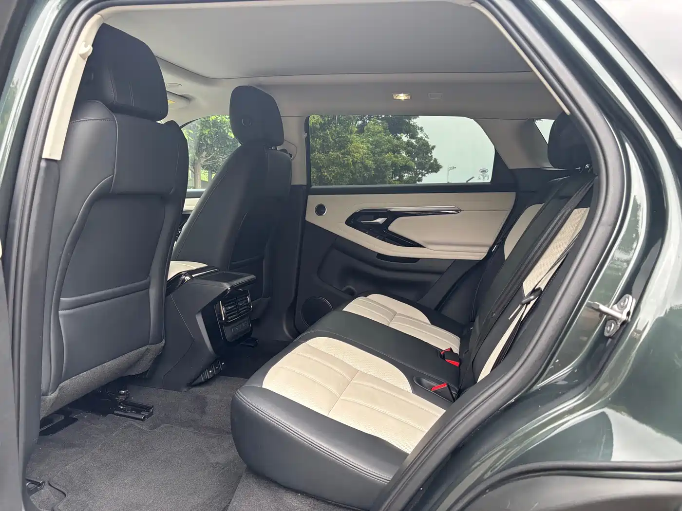 Land Rover Range Rover Evoque 2023 Range Rover Evoque L 249PS Luxury Edition фото 10