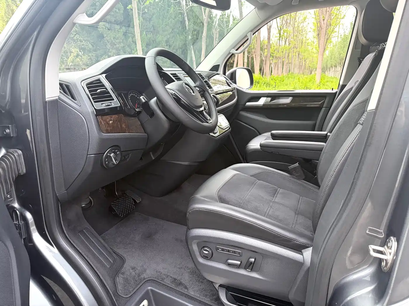 Volkswagen Multivan 2018 2.0TSI 4WD Explorer Edition 7-Seater фото 16