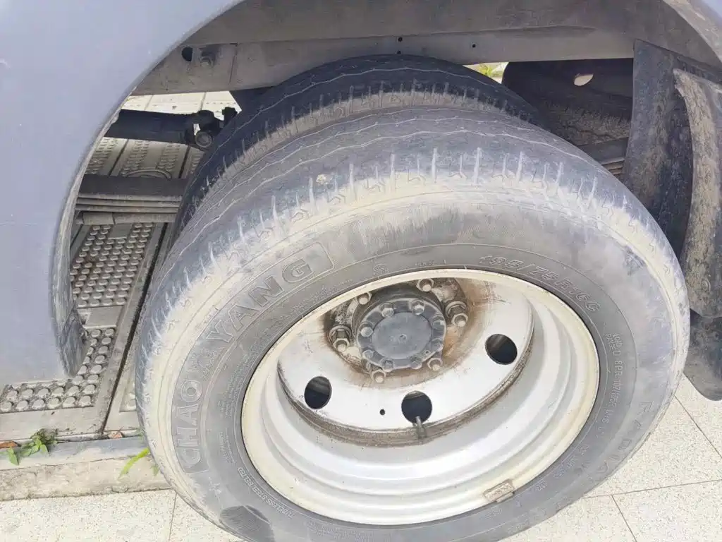 Dongfeng Yufeng Yufeng 2024 2023 V9+ 2.3T Manual RWD Dual Rear Wheel Van Extreme Edition 3 Seater