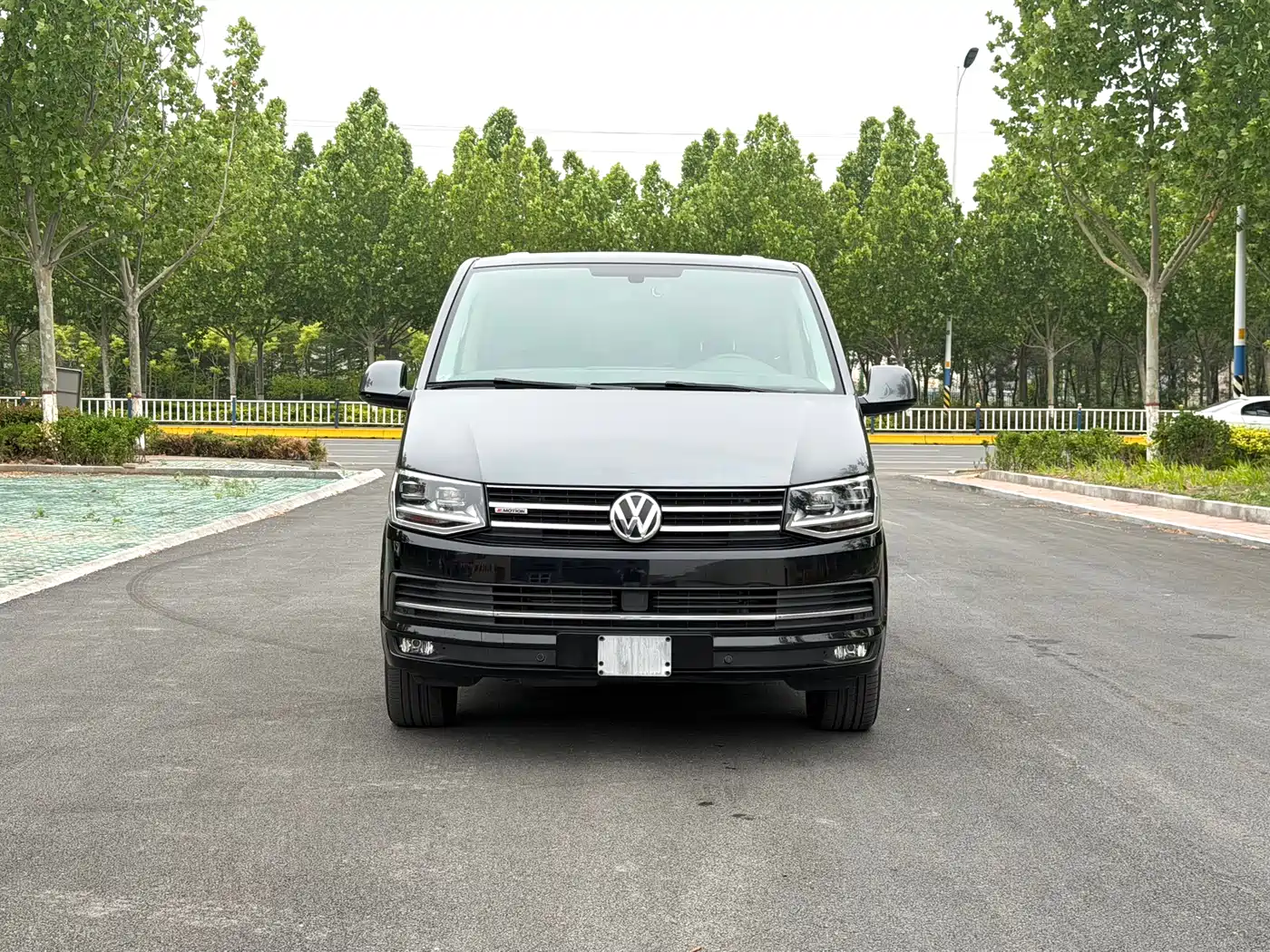 Volkswagen Multivan 2018 2.0TSI 4WD Explorer Edition 7-Seater фото 2