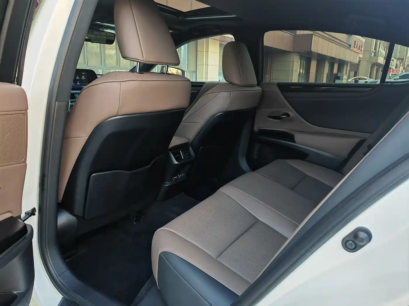Lexus ES 2022 200 Excellence Edition фото 10