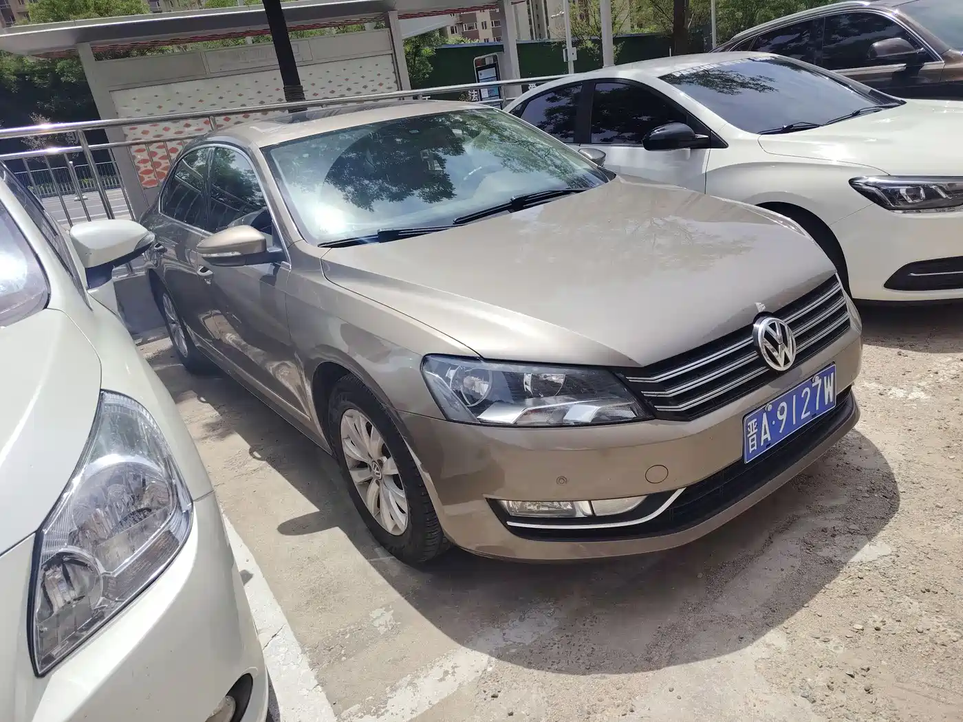 Volkswagen Passat 2015 1.8TSI DSG Honor Edition фото 3