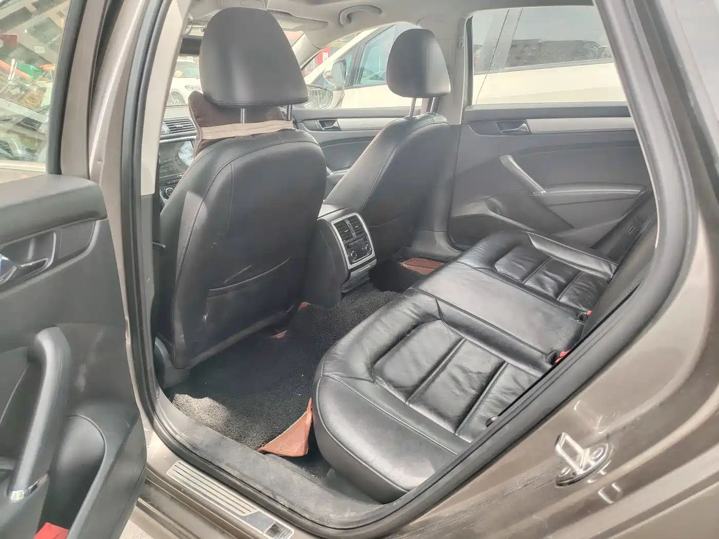 Volkswagen Passat 2015 1.8TSI DSG Honor Edition фото 8