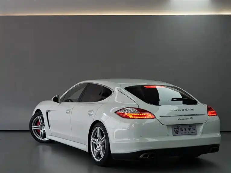 Porsche Panamera 2010 Model Panamera 4S 4.8L фото 17