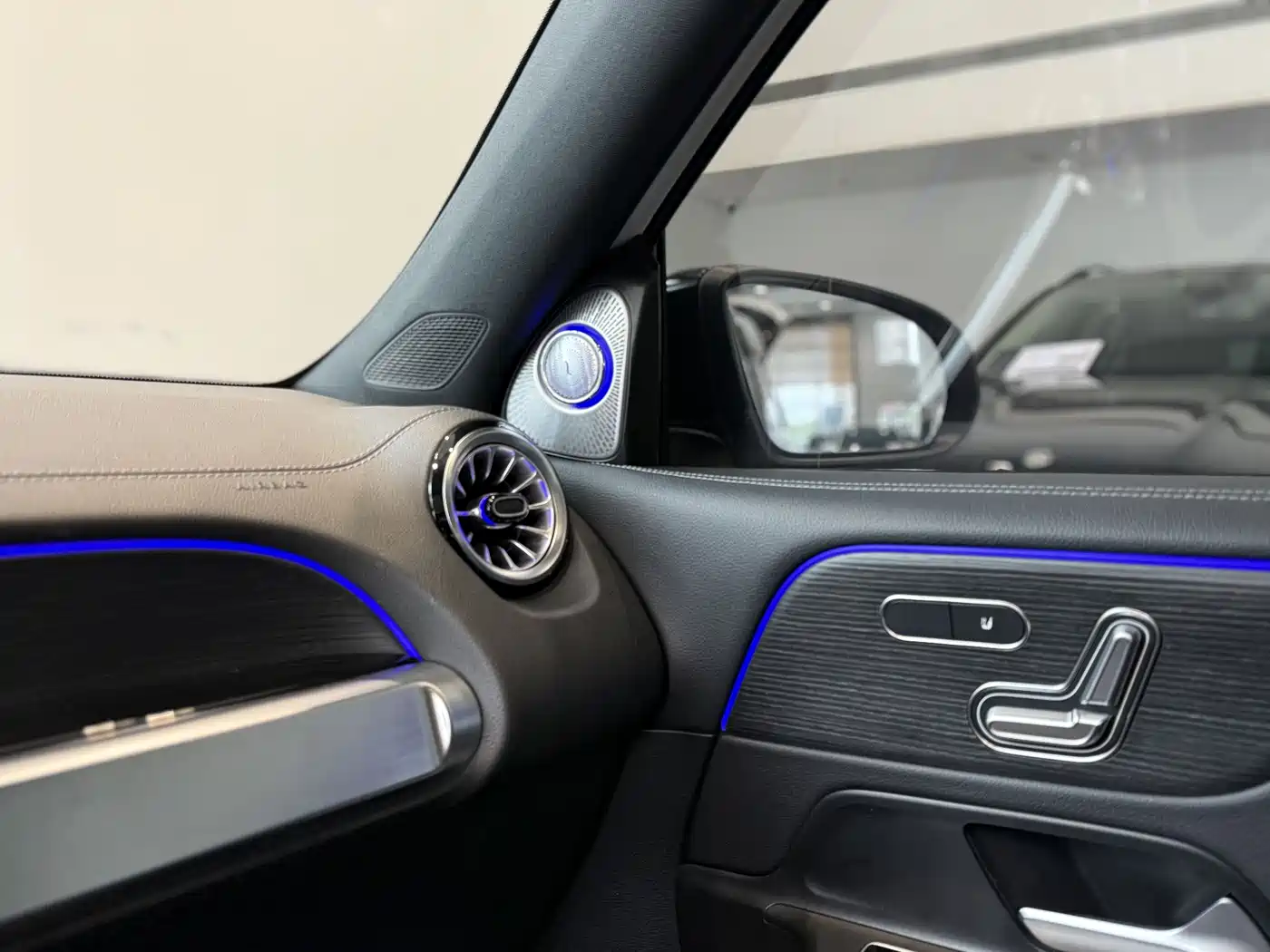 Mercedes-Benz GLB 2023 GLB 220 4MATIC фото 26