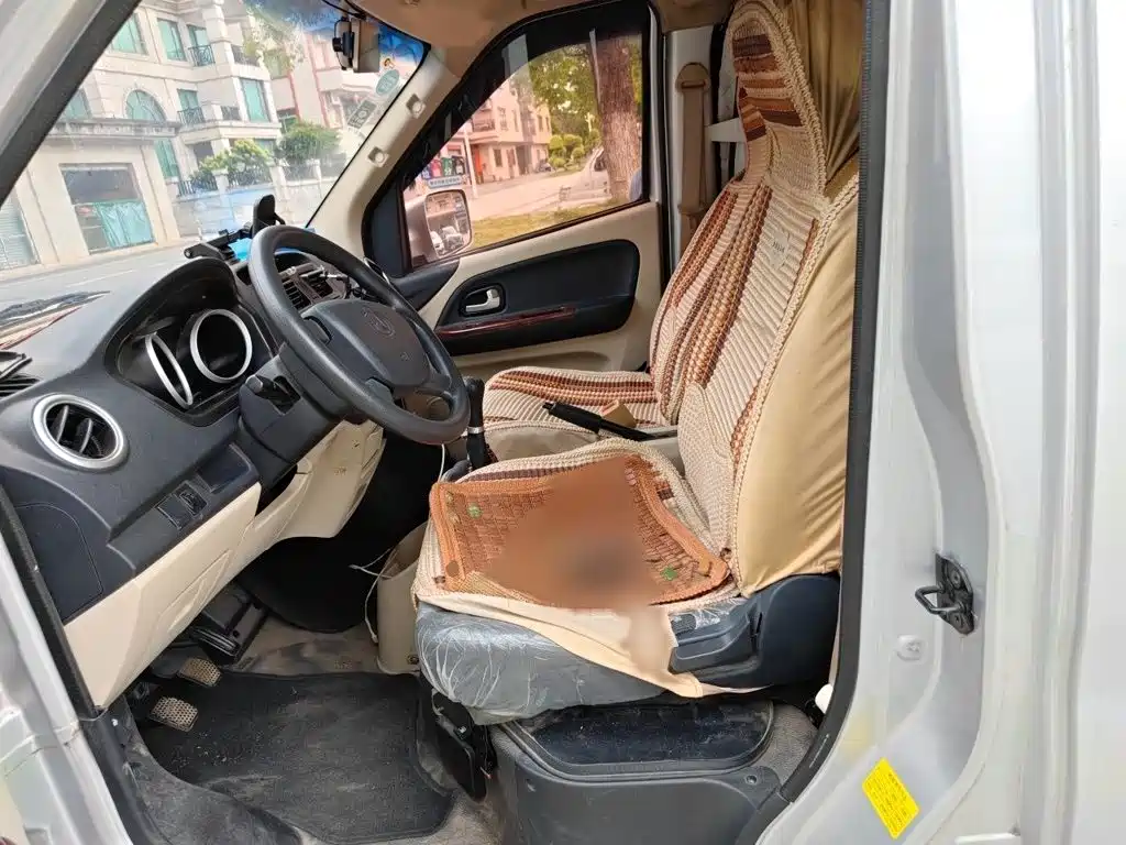 Changan Kaicheng Changan Ruixing M80 2019 2018 1.5L Revised Comfort Model CNG Van Flat Roof Tailgate 4G15S