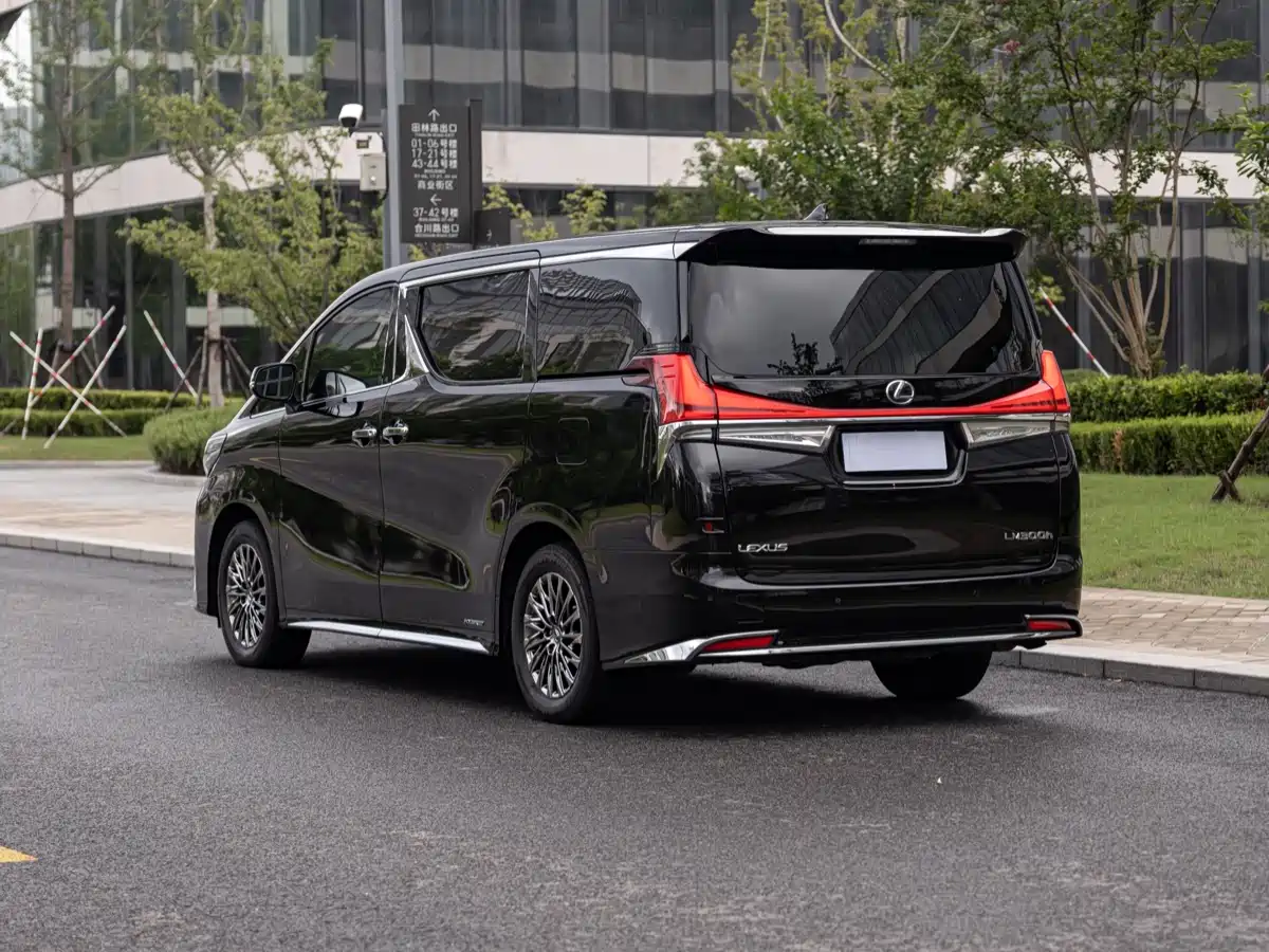 Lexus LM 2020 300h Seven-Seater Elegance Edition фото 6
