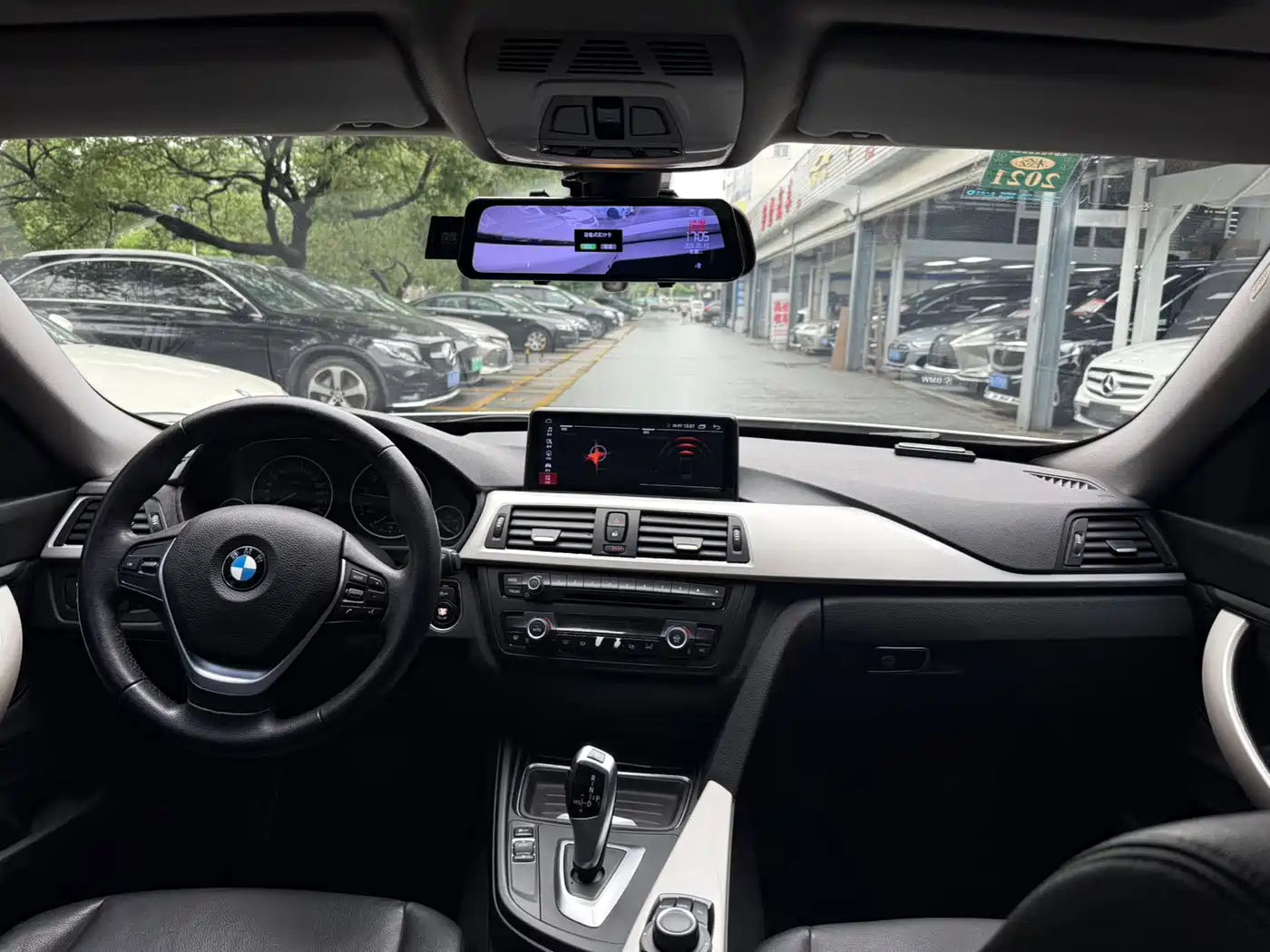 BMW 3 Series GT 2013 Model 320i Leading фото 13