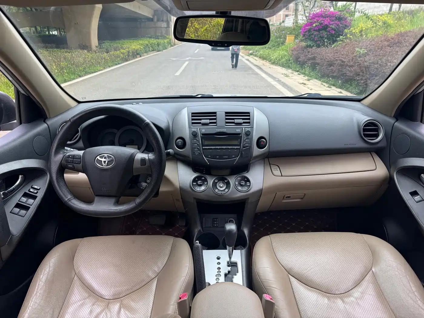 Toyota RAV4 Rongfang 2012 Styling Edition 2.4L Automatic 4WD Luxury фото 3