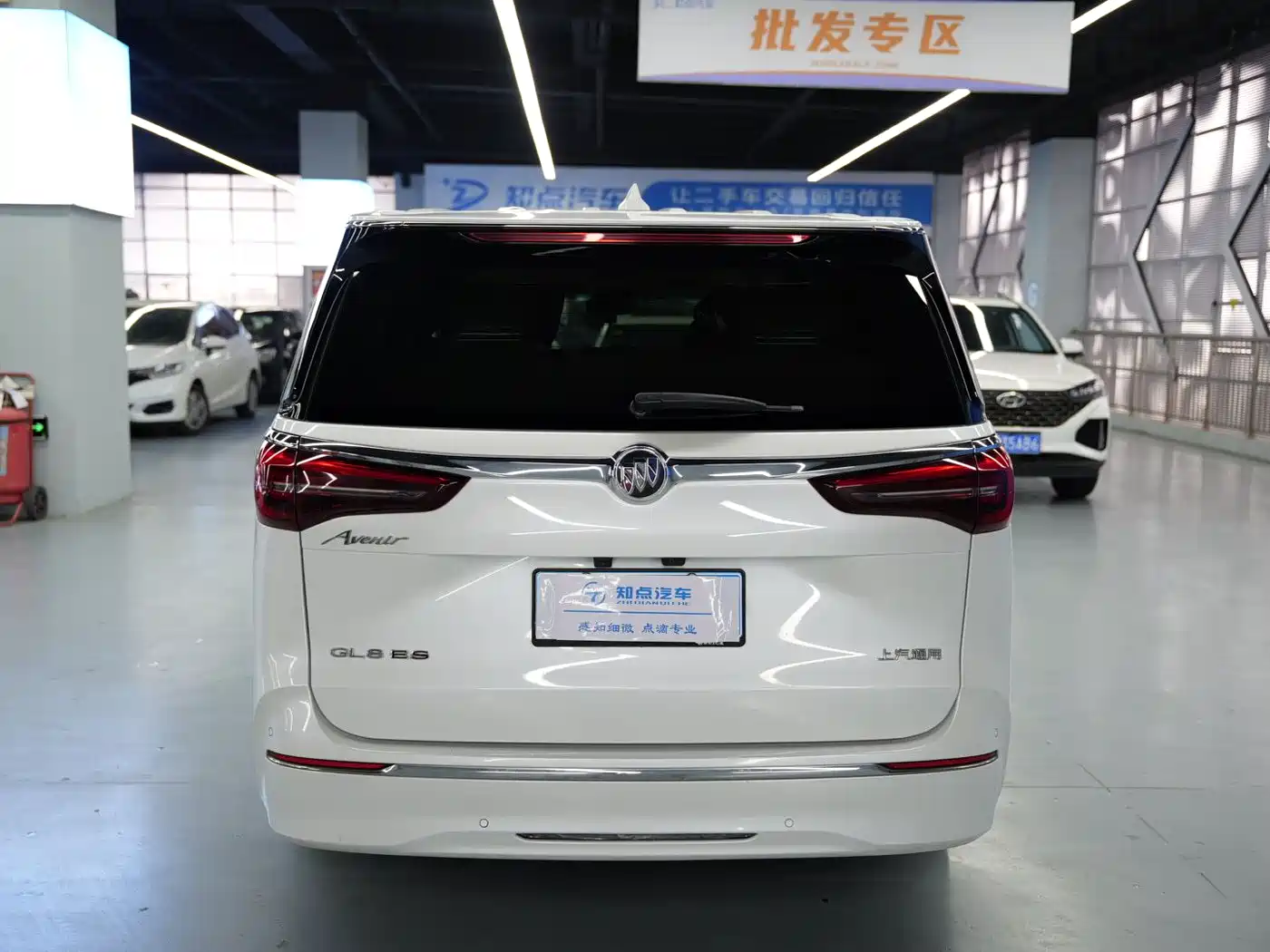 Buick GL8 2021 ES Landlord 653T Premium фото 19