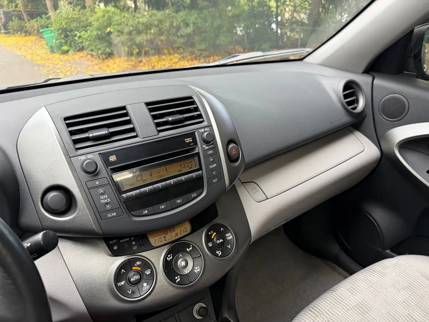 Toyota RAV4 Rongfang 2009 2.0L Automatic Luxury Edition фото 17